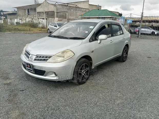 Nissan Tiida 2010 Silver - 1