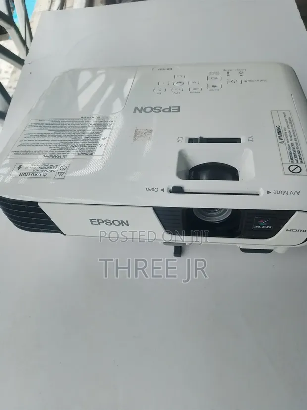 Epson EB-S31 SVGA Projector - 3200 Lumens, Ex-UK - 1