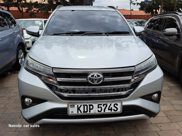 Toyota Rush 2022 Silver - 1