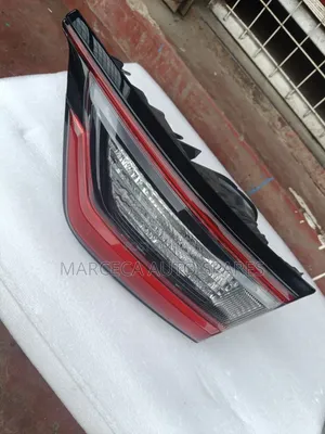 Mwanga wa Boot wa Toyota Harrier - Nyeusi (Model ya 2020)