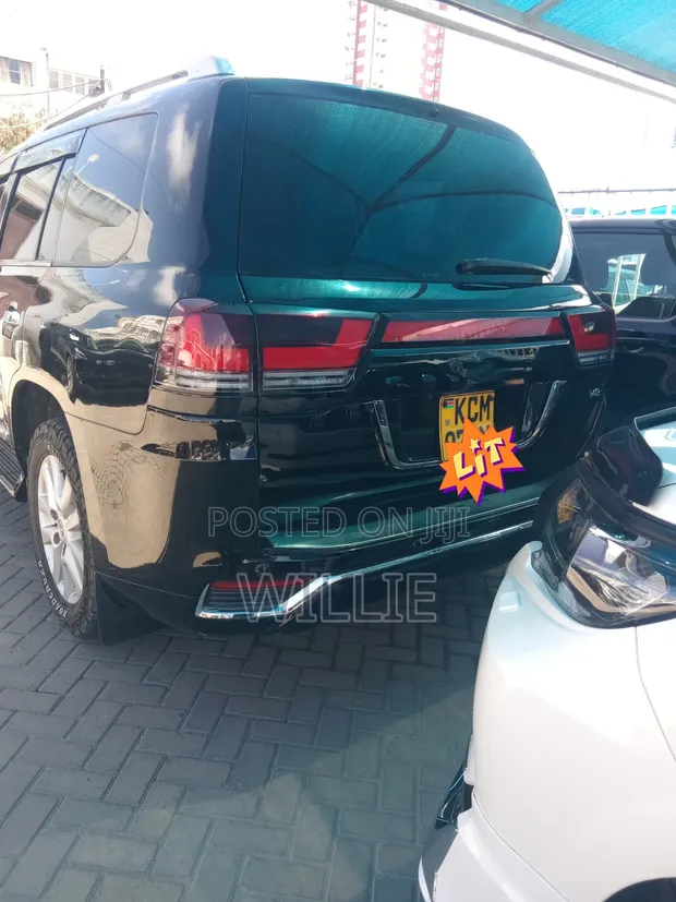 Toyota Land Cruiser V8 2010 Nyeusi - 1