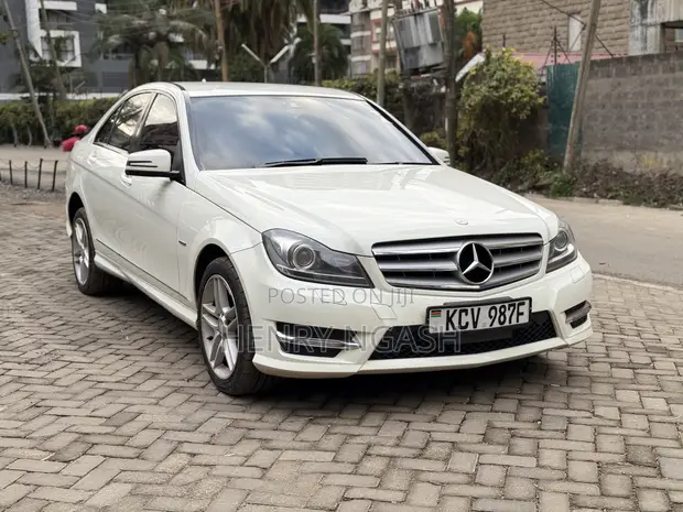 Mercedes-Benz C200 2012 White - 1