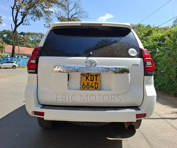 Toyota Land Cruiser Prado 2011 White - 1
