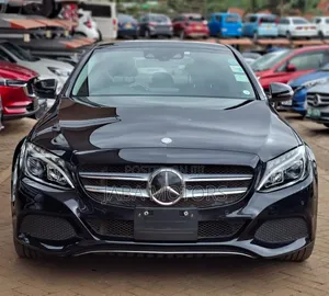 Mercedes-Benz C180 2016 Nyeusi