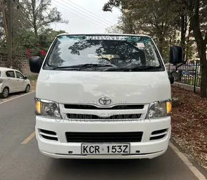 Toyota HiAce 2013 Nyeupe