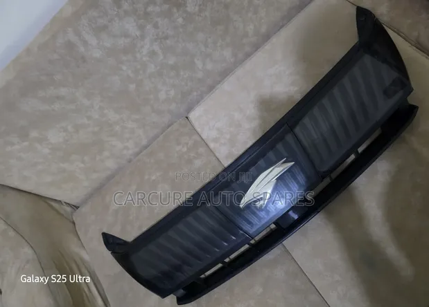 Toyota Harrier 2015 Grill with Removable Emblem - 1