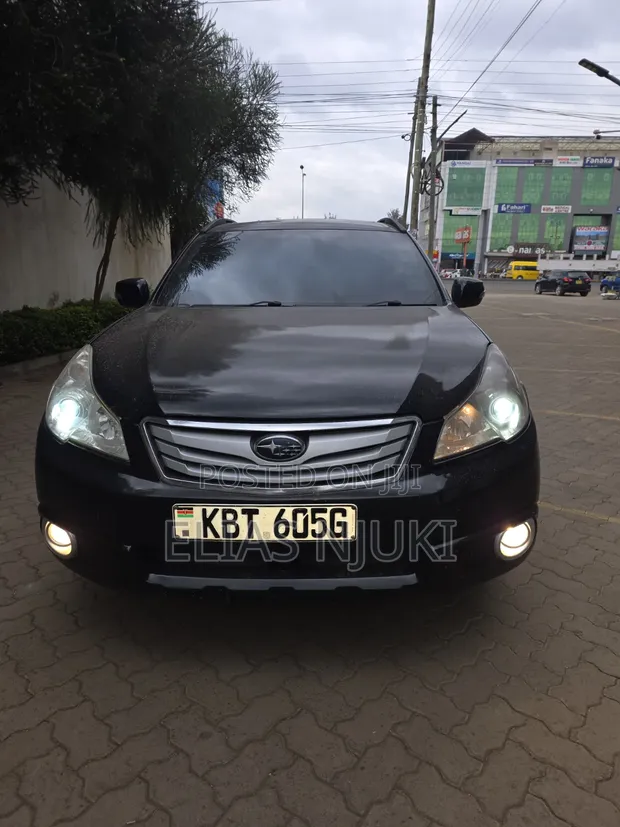 Subaru Outback 2015 Nyeusi - 1