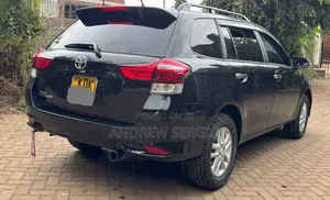 Toyota Corolla Fielder 2015 Nyeusi