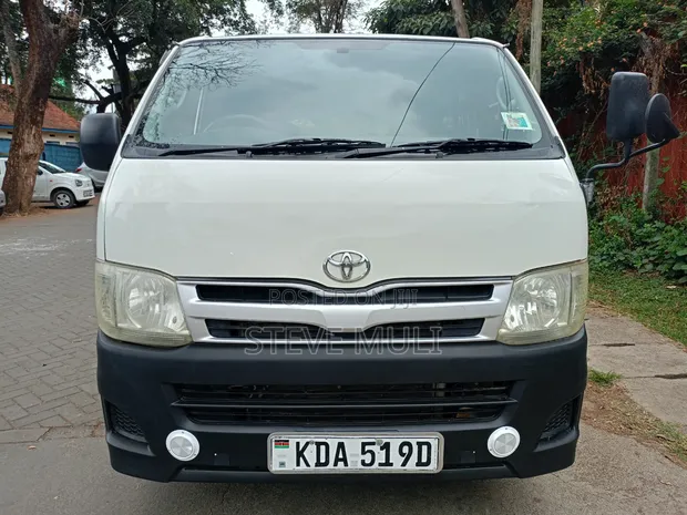 Toyota HiAce 2013 Nyeupe - 1