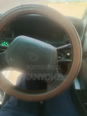 Toyota HiAce Commuter 2006 Nyeupe