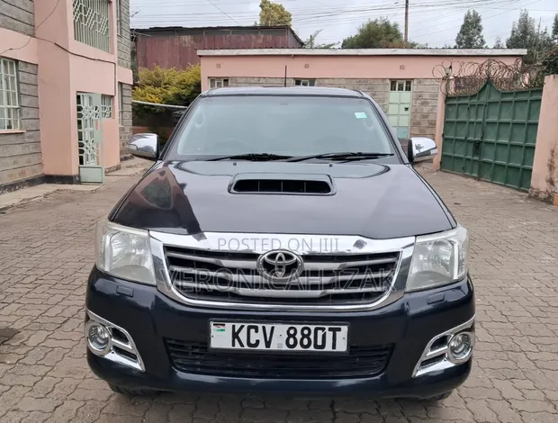 Toyota Hilux Double Cabin 2012 - 1