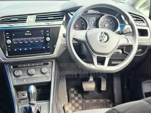 Volkswagen Touran 2019 Nyeusi