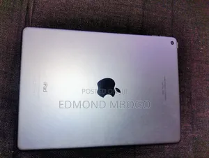 Apple MacBook 8GB RAM, Intel Core i5, 500GB SSD