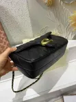 Mkoba wa Mabega wa Coach - Mtindo wa Sleek Chic - 1