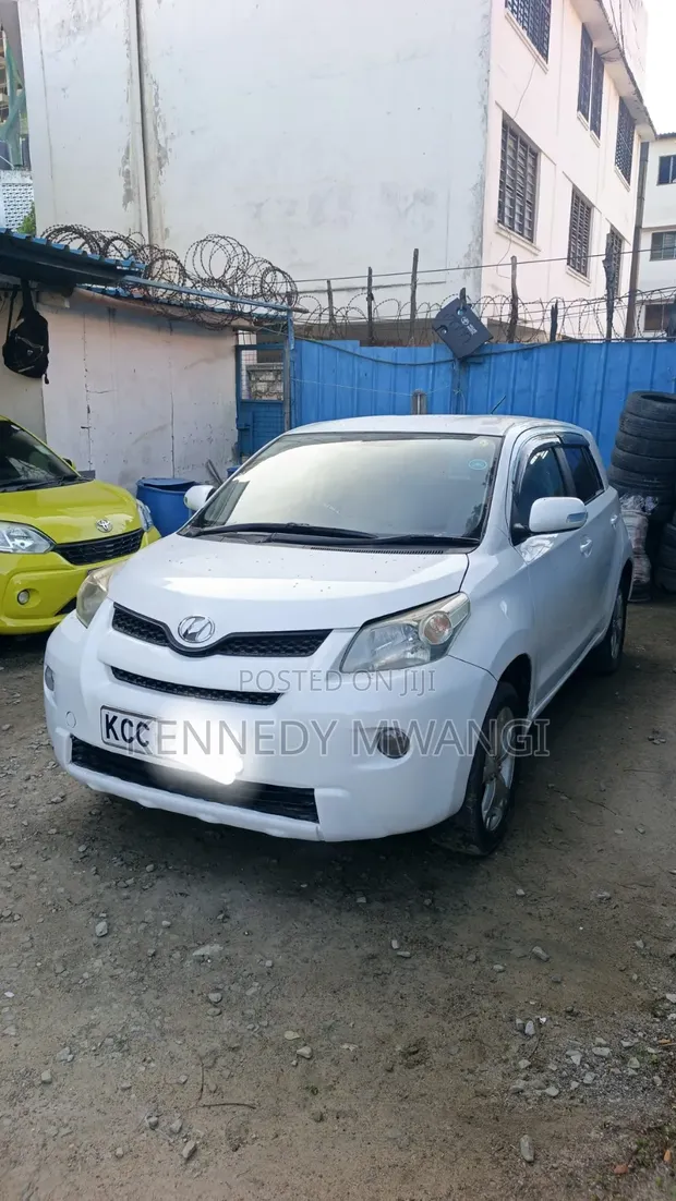 Toyota IST 2009 White - 1