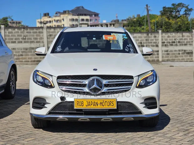 Mercedes-Benz GLC-Class 2018 Off White - 1