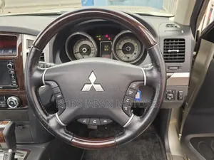 Mitsubishi Pajero V90 3.2 DI-D GL 2019 Gold