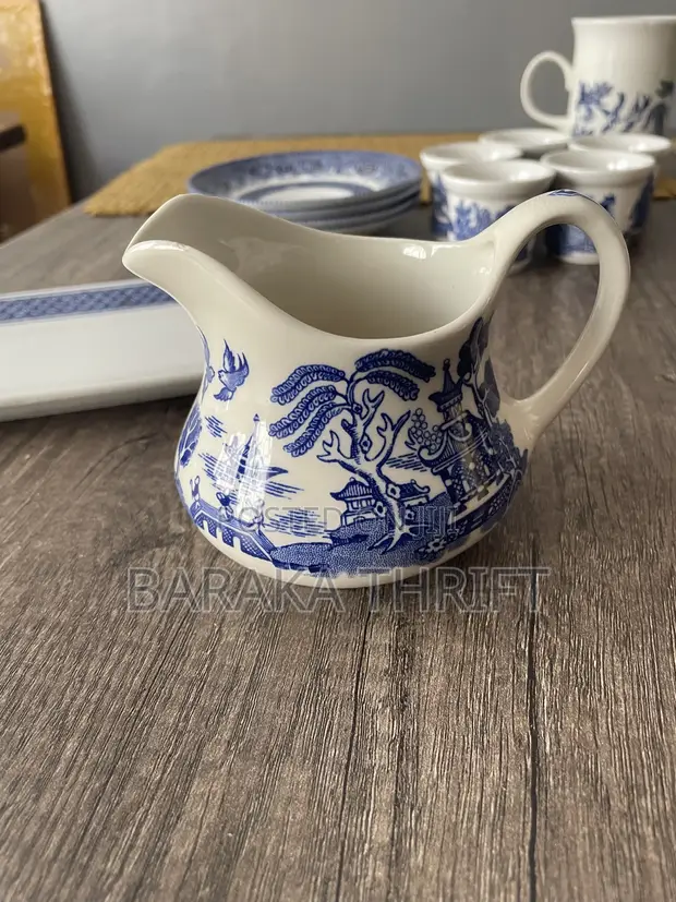 16-Piece Vintage Blue Willow China Collection - 1