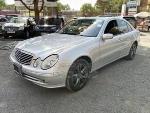 Mercedes-Benz E240 2002 Nyeusi