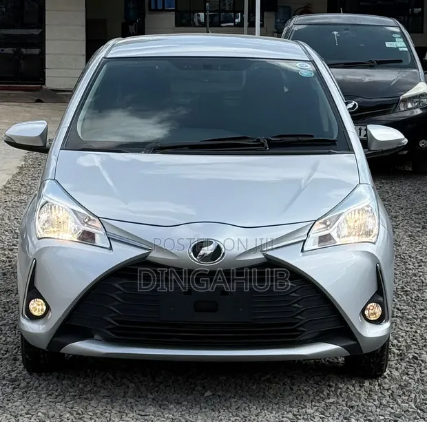 Toyota Vitz 2019 Silver - 1