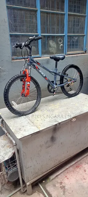 Used UK Size 20 Apollo Bicycle for 6-7 Yr Old Kid