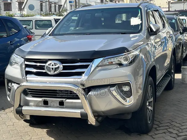 Toyota Fortuner 2019 Gray - 1