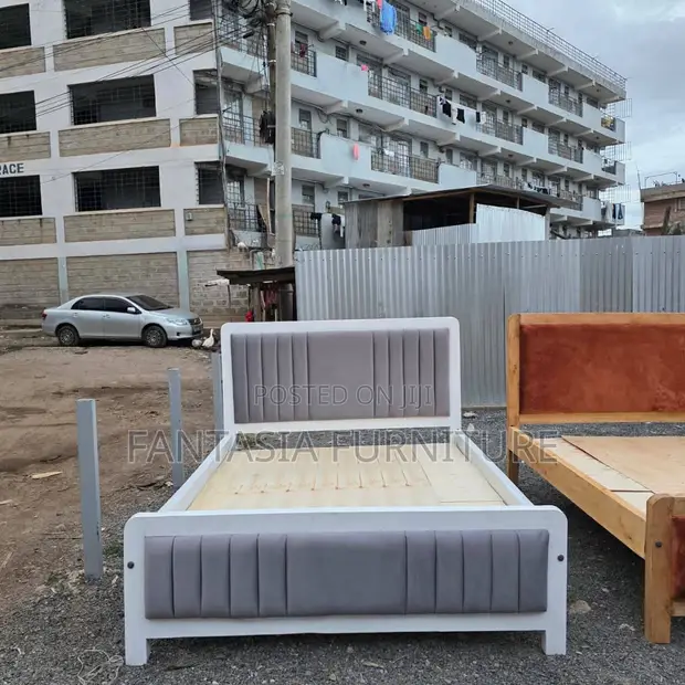 5x6 Executive Grey Tufted Mocket Bed - 1