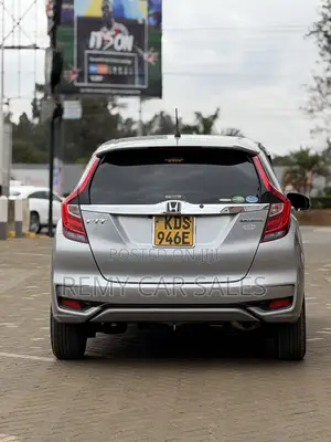 Honda Fit Hybrid 2017 Silver