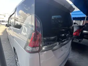 Nissan Serena 2019 - Off White