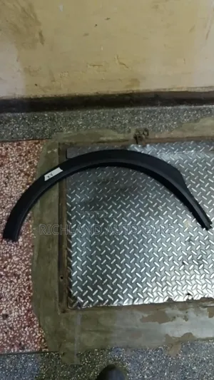 Subaru Impreza XV Arc Fender Moulding (Used)
