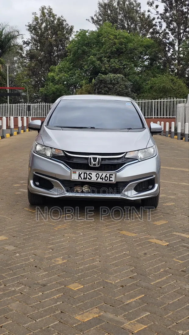 Honda Fit Hybrid 2017 Silver - 1