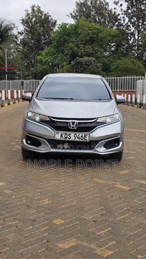 Honda Fit Hybrid 2017 Silver