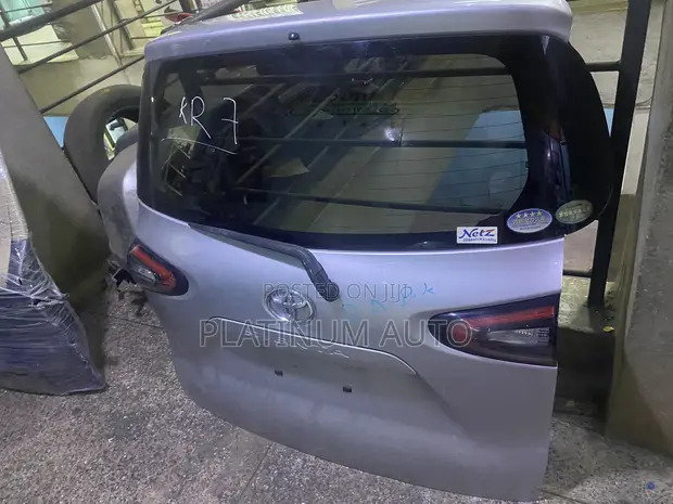 Toyota Sienta 2018 Boot - 1