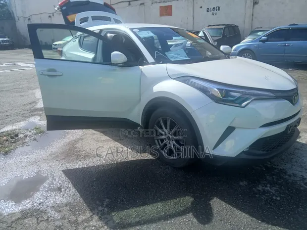 Toyota C-HR 2019 Nyeupe - 1