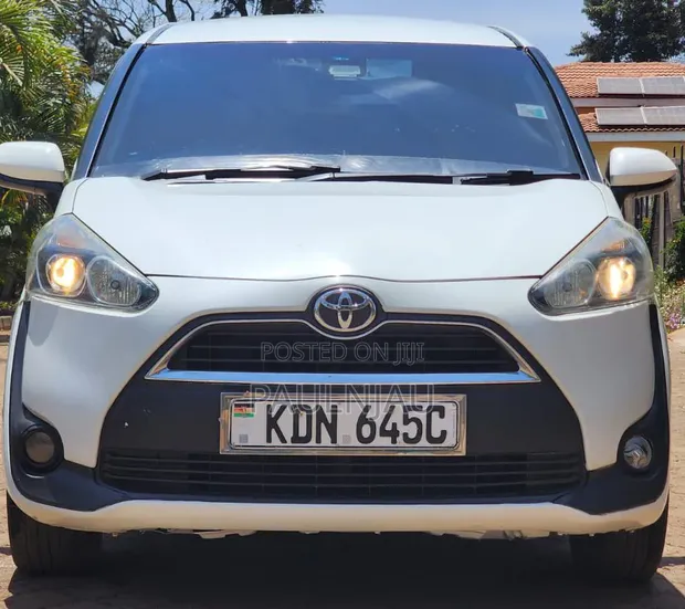 Toyota Sienta 2016 White - 1