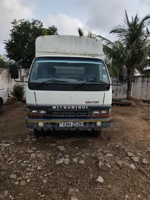 Mitsubishi Canter 2002 Nyeupe