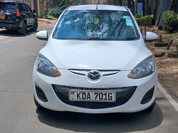 Mazda Demio 2014 Nyeupe - 1