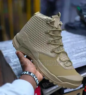 Under Armour Sneakers za Wanaume