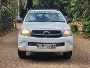 Toyota Hilux 2010 White