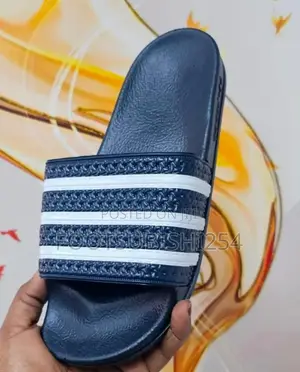 Adidas Slides - Rangi Nyingi