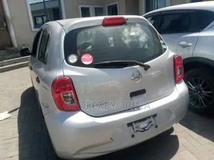 Nissan March 2019 Nyeupe