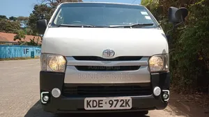Toyota HiAce 2014 Diesel Ina Viti 11