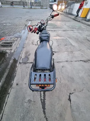 Bajaj Boxer 100 2020 Nyeusi