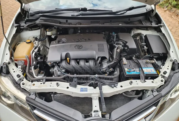 Toyota Auris 2012 White - 1