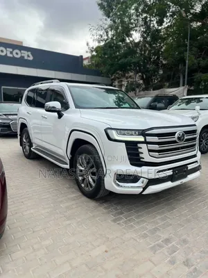 Toyota Land Cruiser LC300 2023