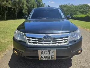Subaru Forester 2011 Nyeusi