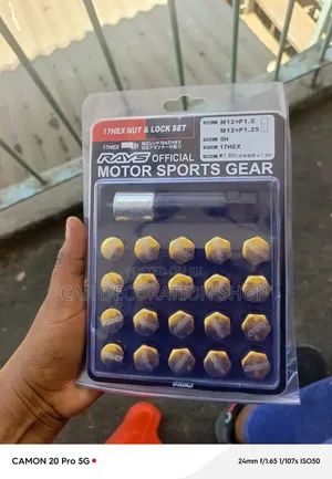 12x1.25mm Gold Lug Nuts and Lock Set