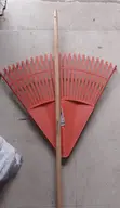 Tramontina Giant Leaf Rake - 26 Teeth, 120cm Wood Handle - 2