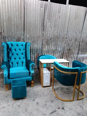 King Chair with Puff - Brand New