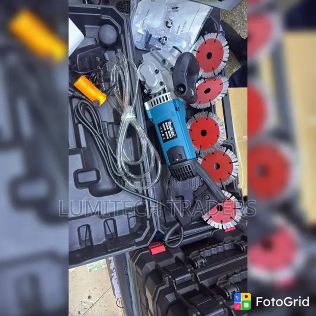 Makita Wall Chaser with 5 Diamond Discs - 1